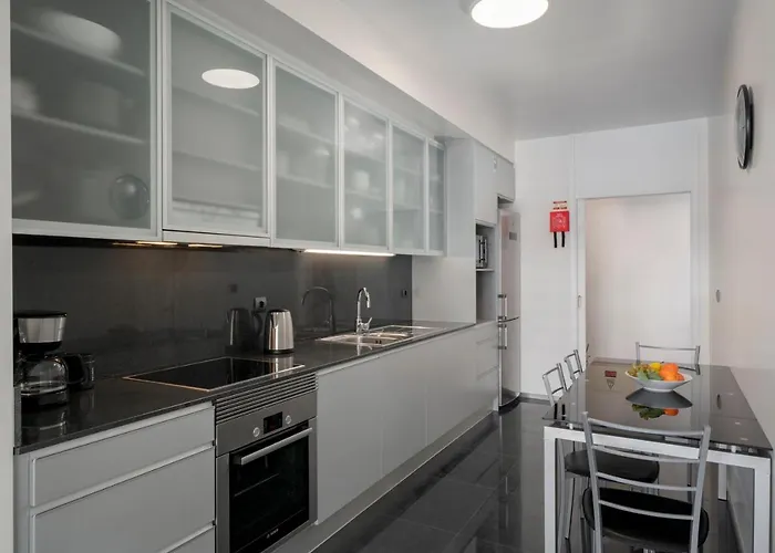 Barreiros Iv By An Island فونشال